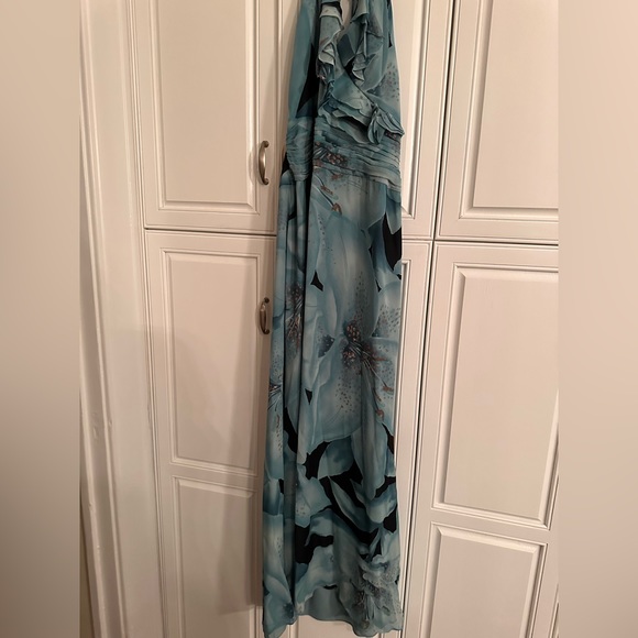 Beautiful blue with gold floral pattern. Perfect for a summer night! - Picture 3 of 9